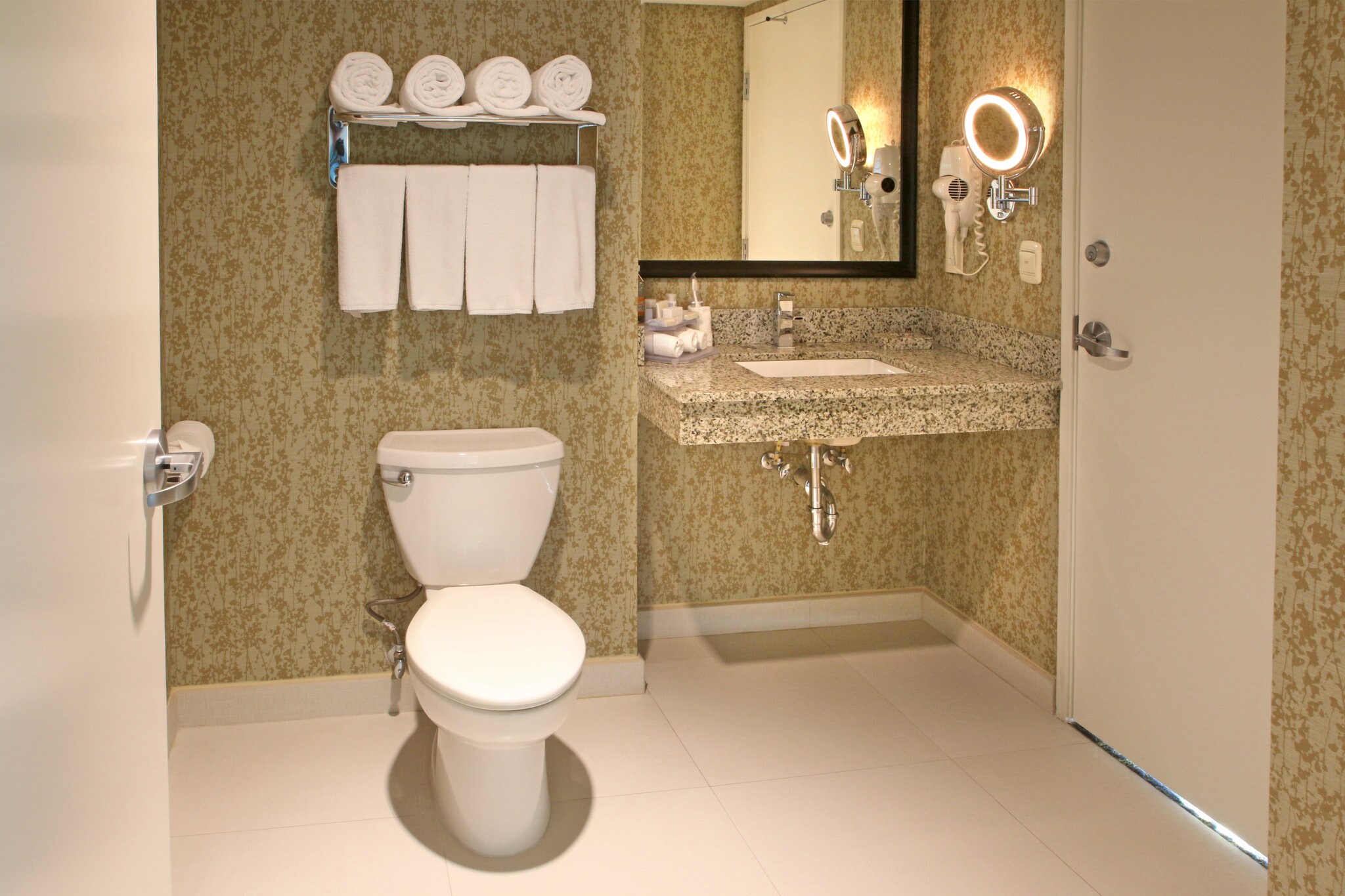 Holiday Inn Express Hotel & Suites Cuernavaca - Tap to explore photos