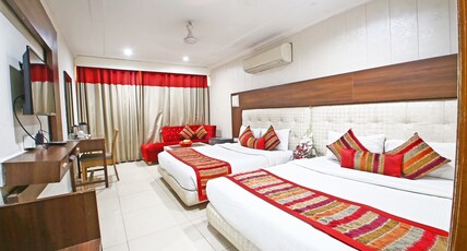 Hotel Diamond Plaza Room Type - Family Room with Balcony