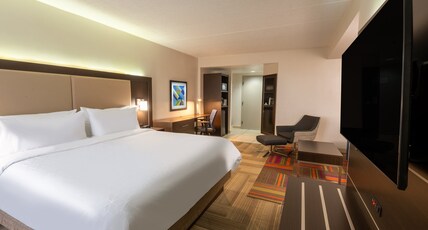 Holiday Inn Express PHILADELPHIA NE - BENSALEM Room Type - 1 King Standard Jetted Tub