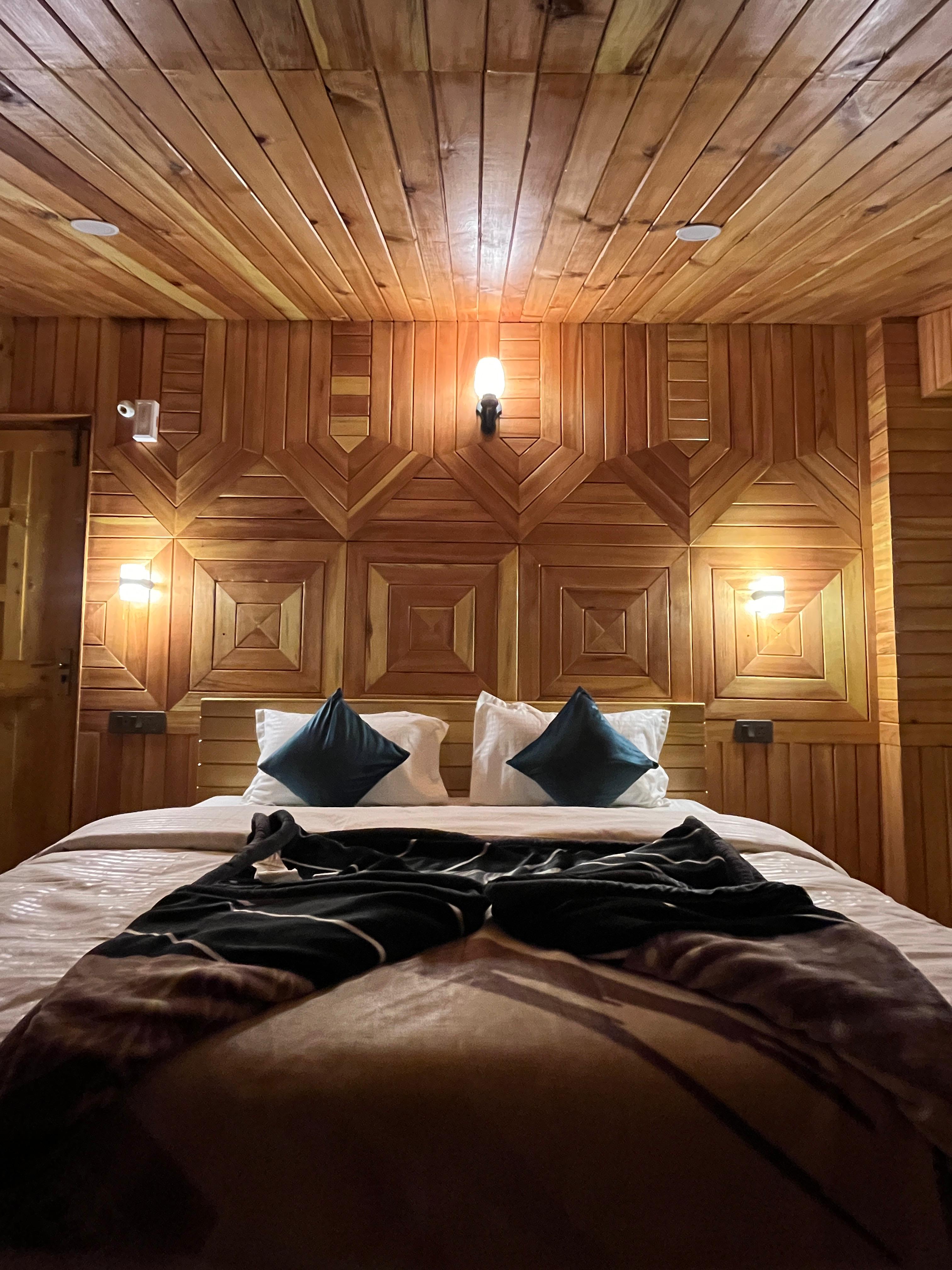 Rubaroo - Tap to explore photos