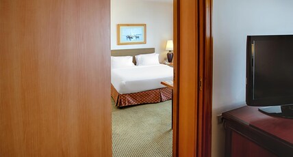 Hilton Alexandria Green Plaza Room Type - QUEEN FAMILY CONNECTIING R