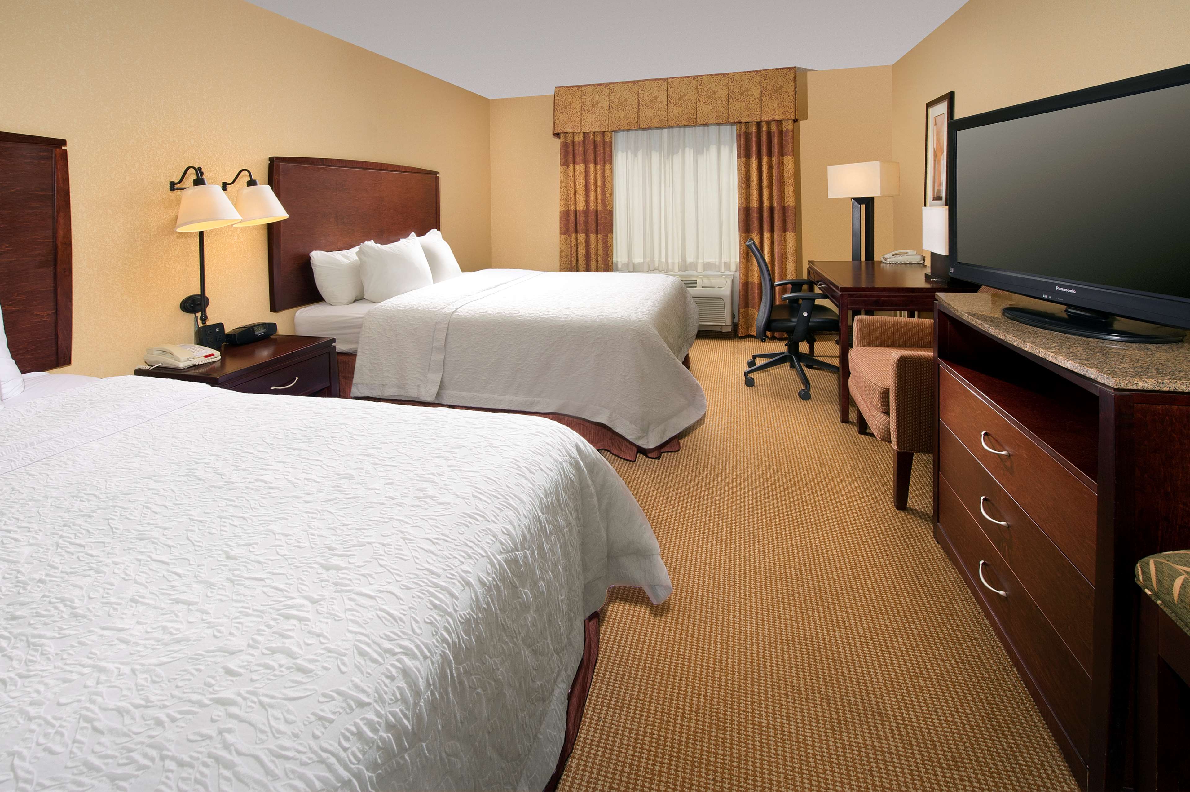 Hampton Inn & Suites San Antonio Airport - Tap to explore photos