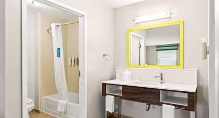 Hampton Inn & Suites Canton Room Type - 2 QNS STUDIO SUITE NONSMOK