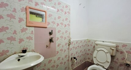 HOTEL UTSAV & MARRIAGE HALL Room Type - Economy Double Room with Shared Bathroom