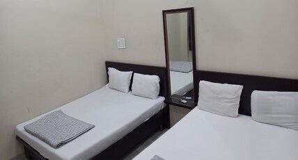 Hotel Vrikash stay Room Type - Standerd Triple Bed Room