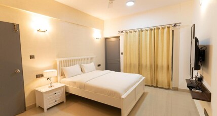 Regal Business Suitess Room Type - Deluxe Room