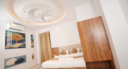 HOTEL V STAR Room Type - DELUXE ROOM