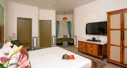 Sisodia Bagh - Luxuria Jaipur By Moustache Room Type - King Room with Balcony