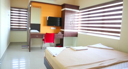 Uniq Inn Room Type - Deluxe Room A/C