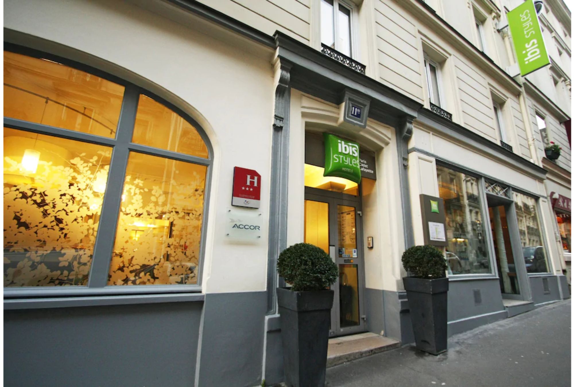 ibis Styles Paris Cadet Lafayette - Tap to explore photos