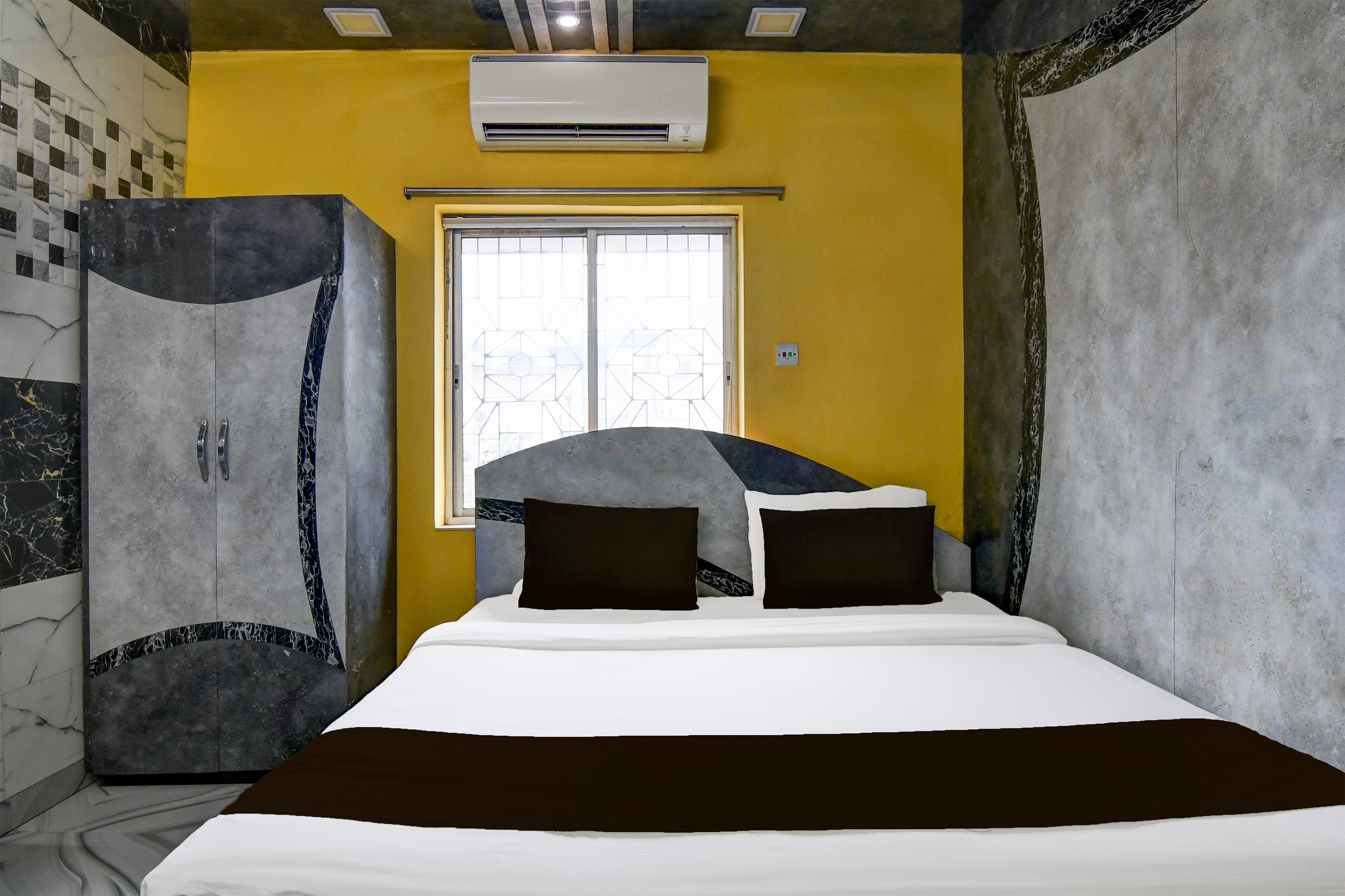 Hotel O Trivedi Tower - Tap to explore photos