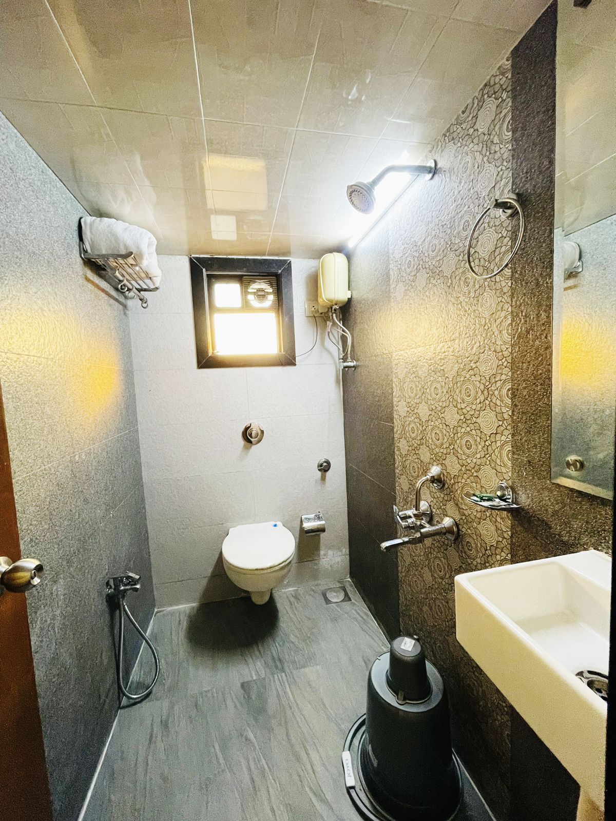 Hotel ABRAJ INN Luxurious Stay - Tap to explore photos