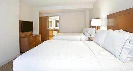 Holiday Inn Express & Suites Austin Downtown - University Room Type - 2 Queen Beds Standard Comm Accessible