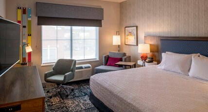 Hampton Inn & Suites by Hilton Huntington Downtown Room Type - KING W  FRIDGE MICROWAVE