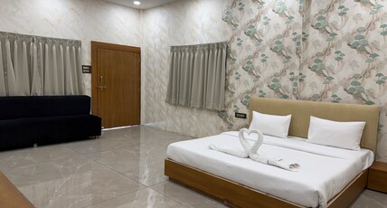 Shubh Kaaraj And Silver Oak Vatika Room Type - Suite Room