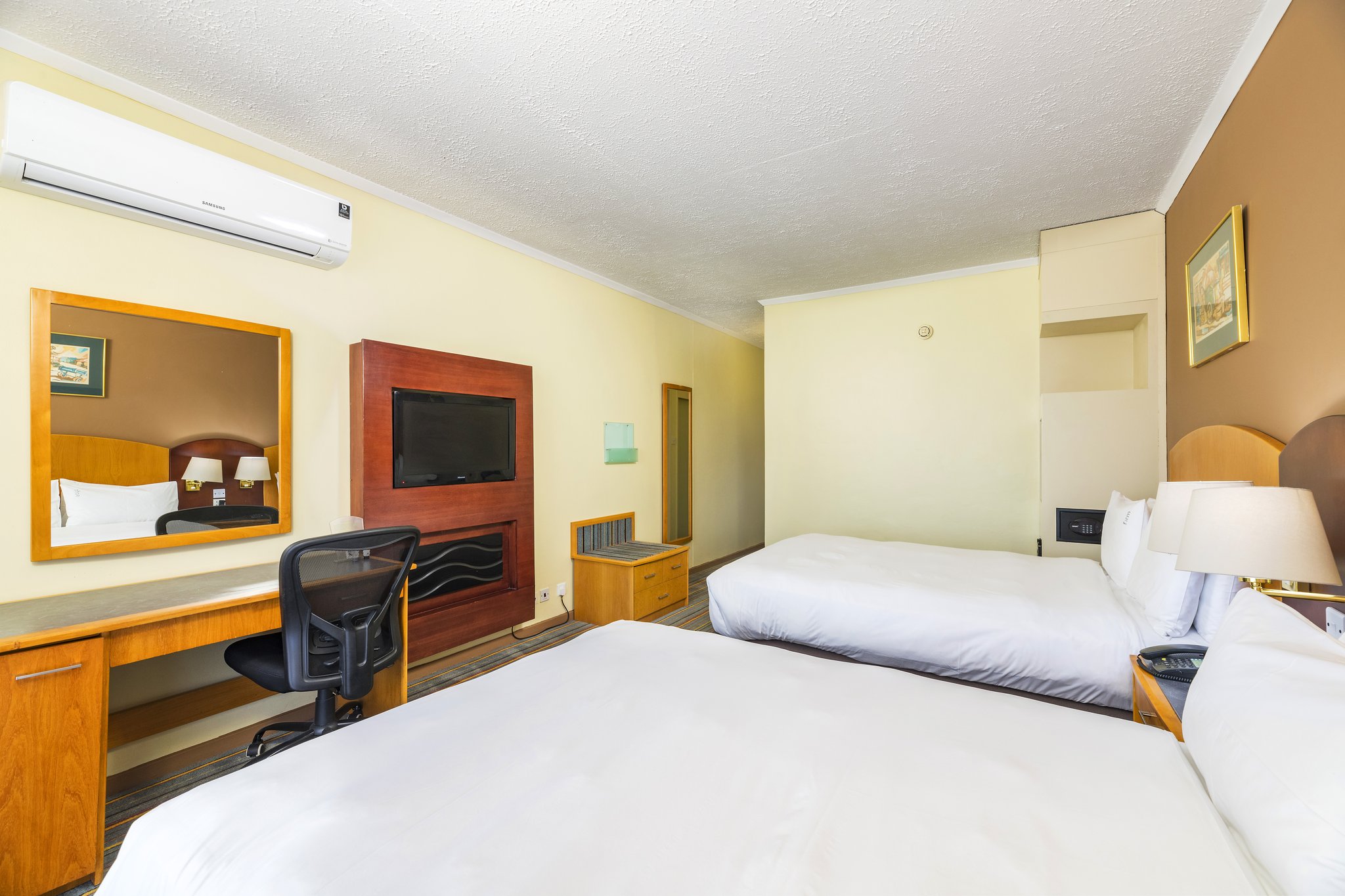 Holiday Inn BULAWAYO - Tap to explore photos