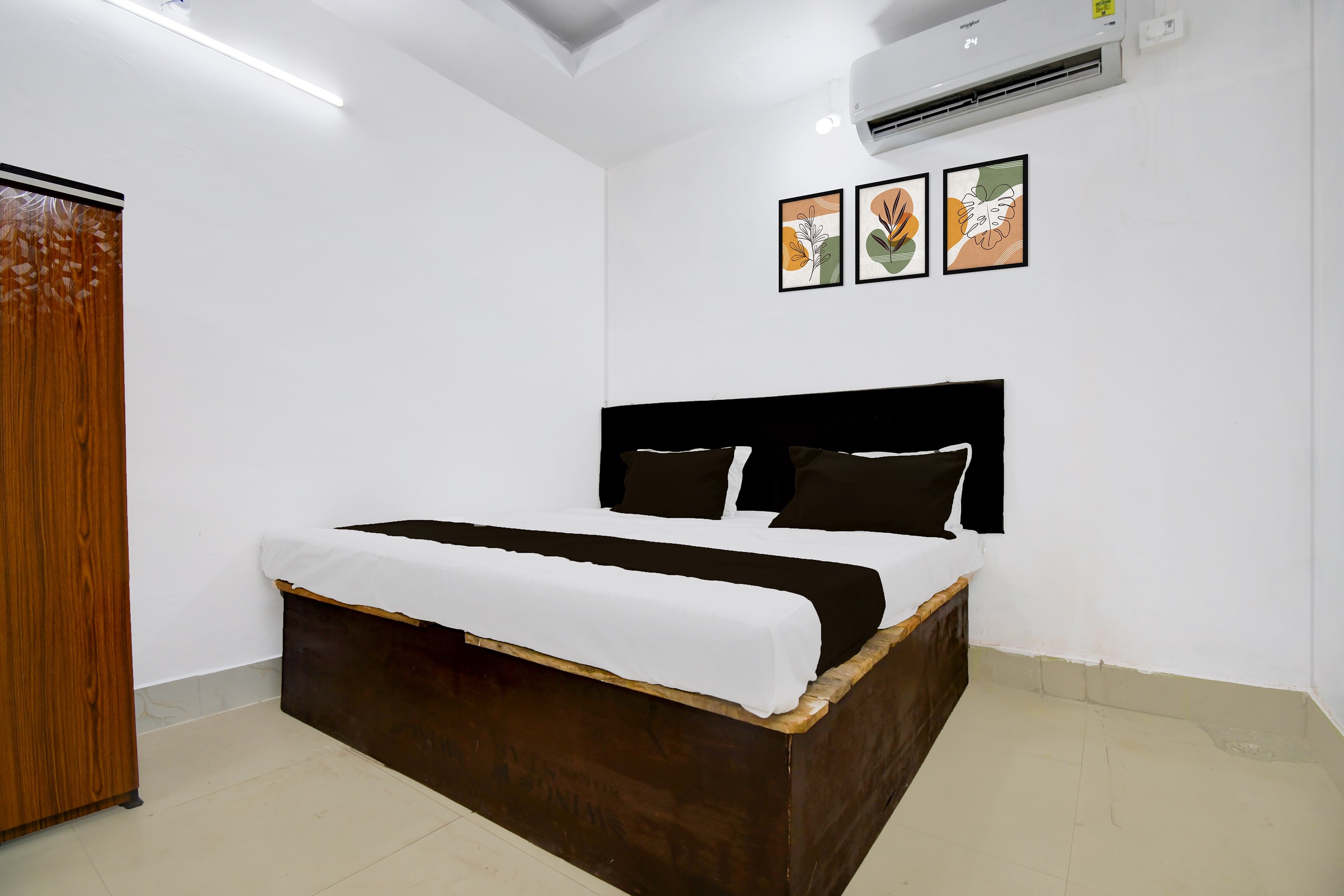 Hotel O Gaya Railway Junction Formerly Family Guest House - Tap to explore photos