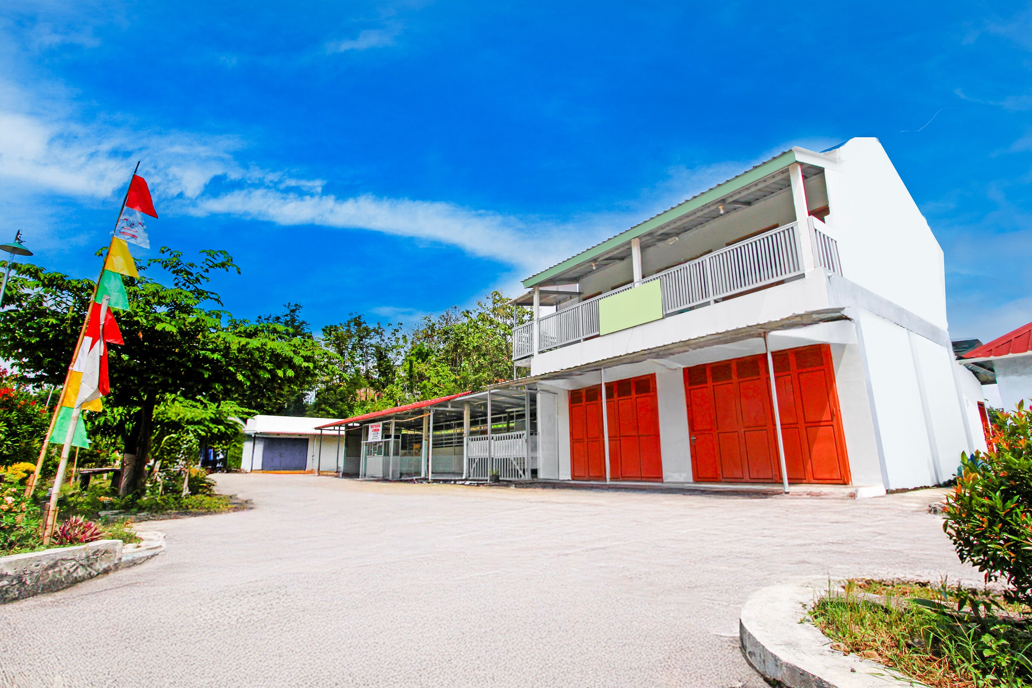 Hotel O Guesthouse Syariah - Tap to explore photos