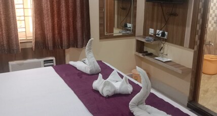 HOTEL DESTINATION Room Type - Deluxe Room