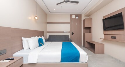 Hotel Aura  Near Malad Link Road Room Type - Deluxe Room with Bathtub