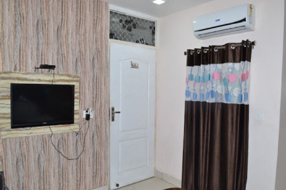 Hotel kunal - Tap to explore photos