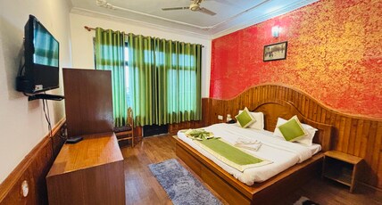Hotel Sumit Kausani Room Type - Super Deluxe Room (Himalaya Facing) Hotel Sumit Kausani Room Type - Super Deluxe Room (Himalaya Facing)