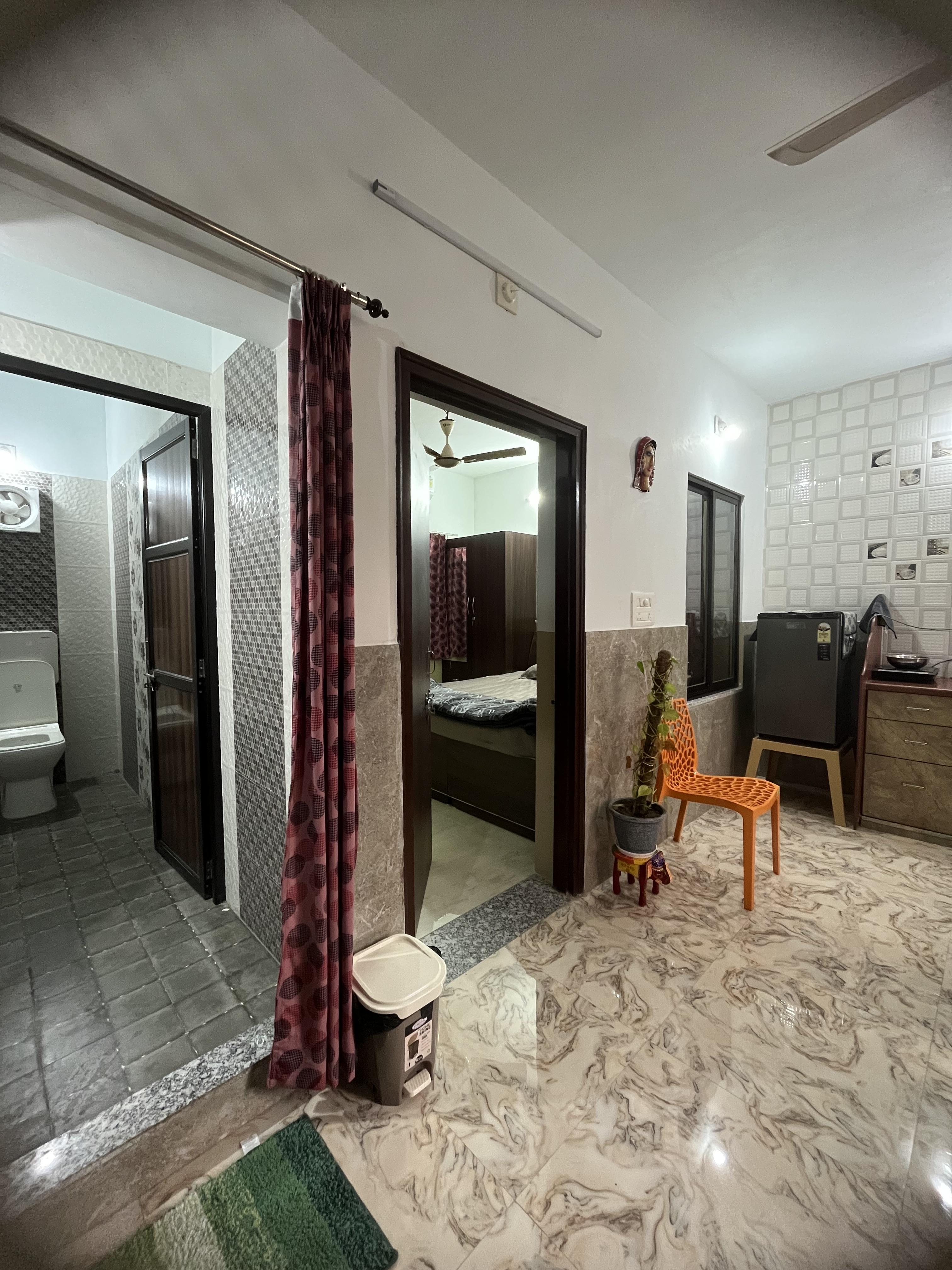 Lakecity Homestay Space 1 - Tap to explore photos