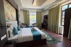 Hotel Pinewood Inn Manali