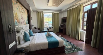 Hotel Pinewood Inn Manali Room Type - Luxury Room with Balcony and Mountain View