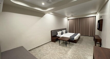 Hotel Kesharinandan Room Type - Deluxe Room with Lake View