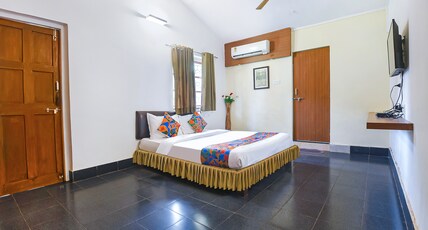 Via Royal Baga Residency - 500m from Baga Beach Room Type - Premium Room