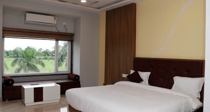 HOTEL SAVITRI SIGNATURE Room Type - STANDARD