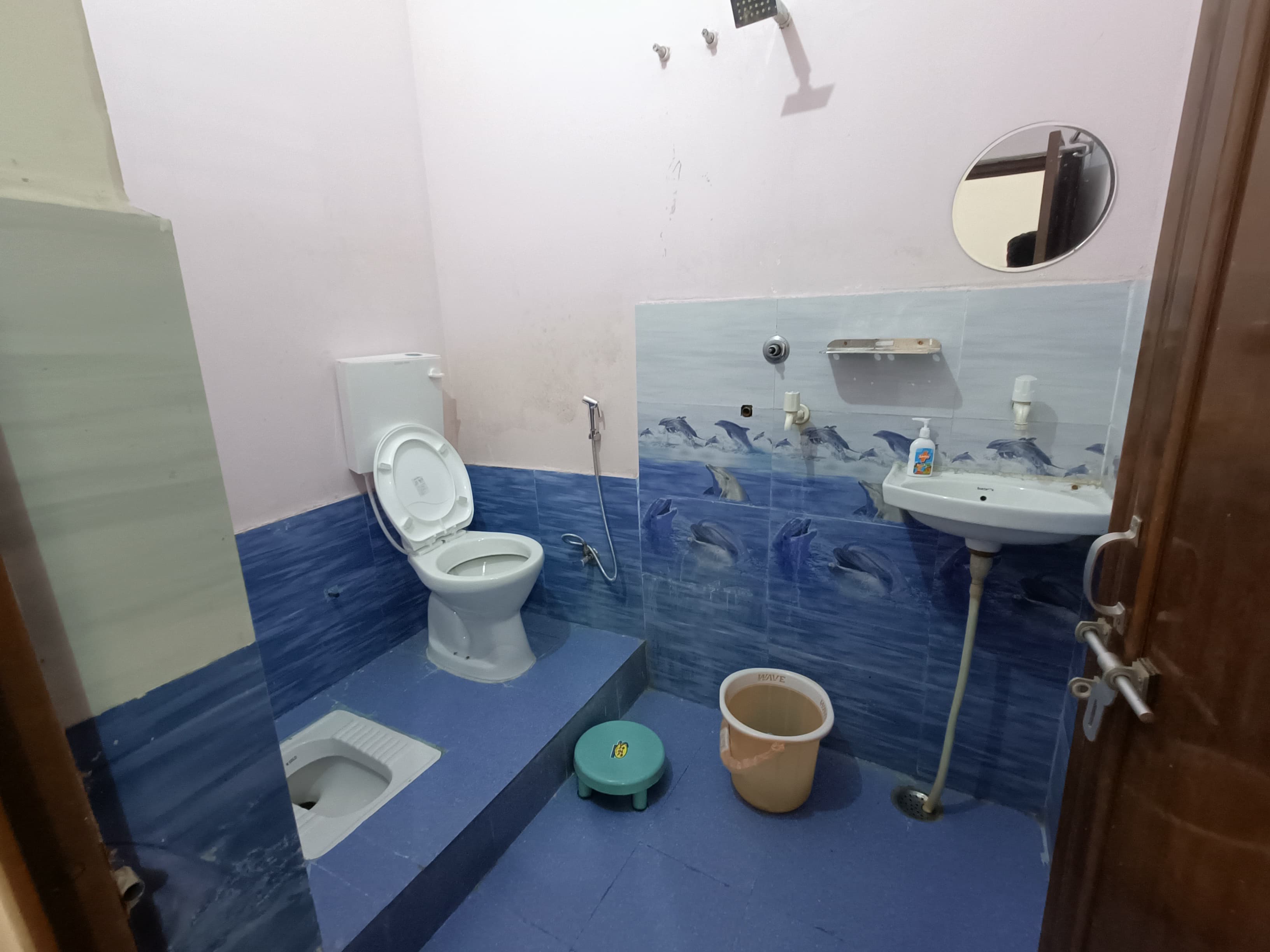 Vinay Paying guest House - Tap to explore photos