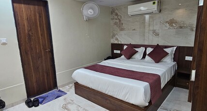 The Eiffel Hotel & Banquet Room Type - Deluxe Room