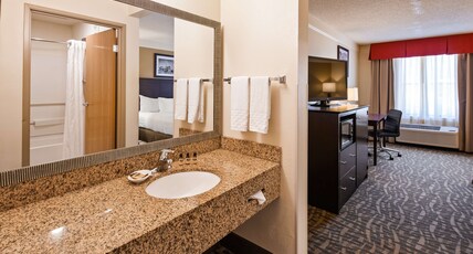 BEST WESTERN PLUS PEORIA Room Type - 1 King Bed, Non-Smoking, Pillowtop Bed, Microwave And Refrigerator, Full Breakfast BEST WESTERN PLUS PEORIA Room Type - 1 King Bed, Non-Smoking, Pillowtop Bed, Microwave And Refrigerator, Full Breakfast