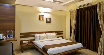 Hotel 3 Leaves Room Type - Superior AC Room