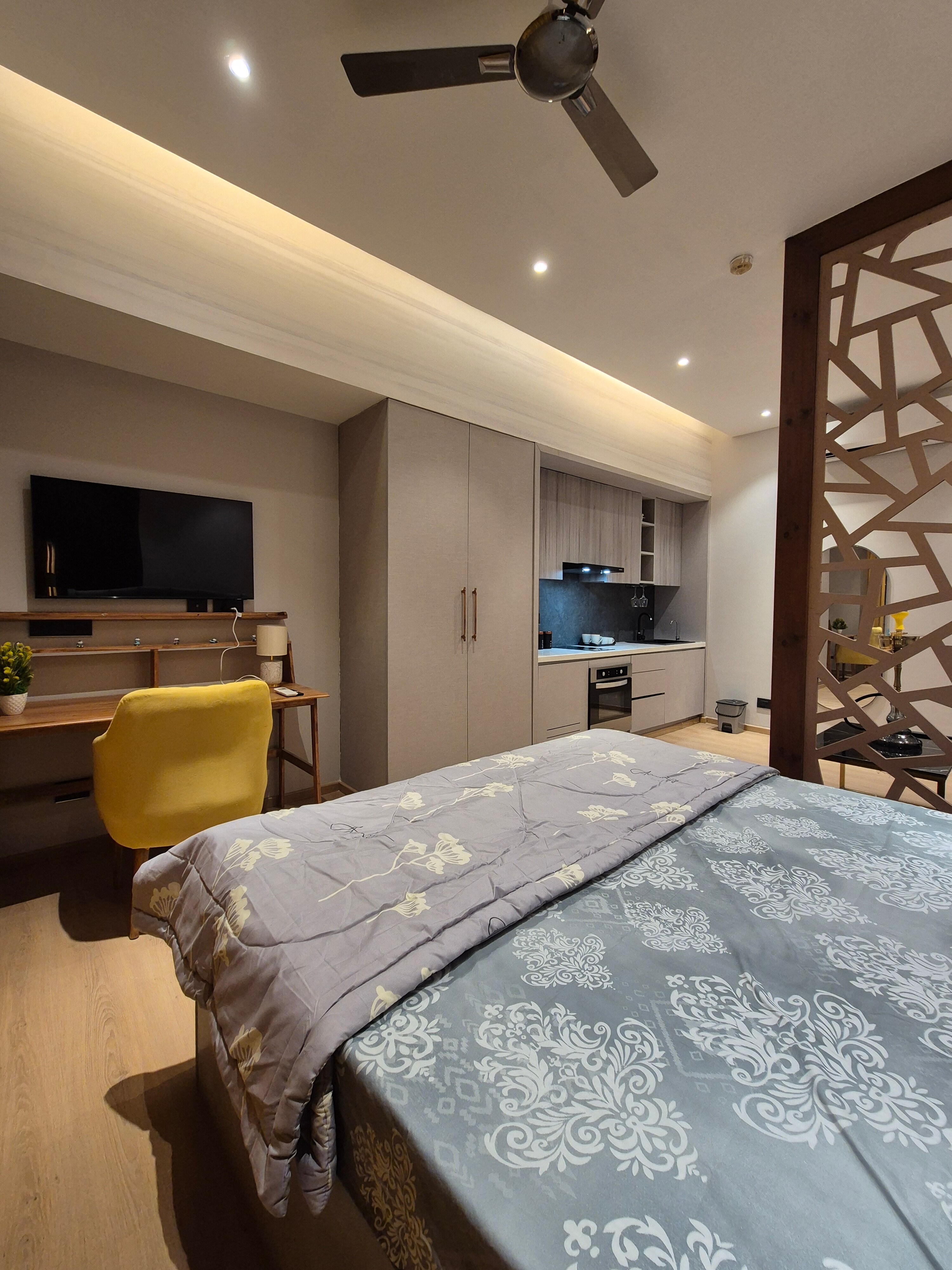 The Opulent By Aura Studios 12th Floor City View - Tap to explore photos