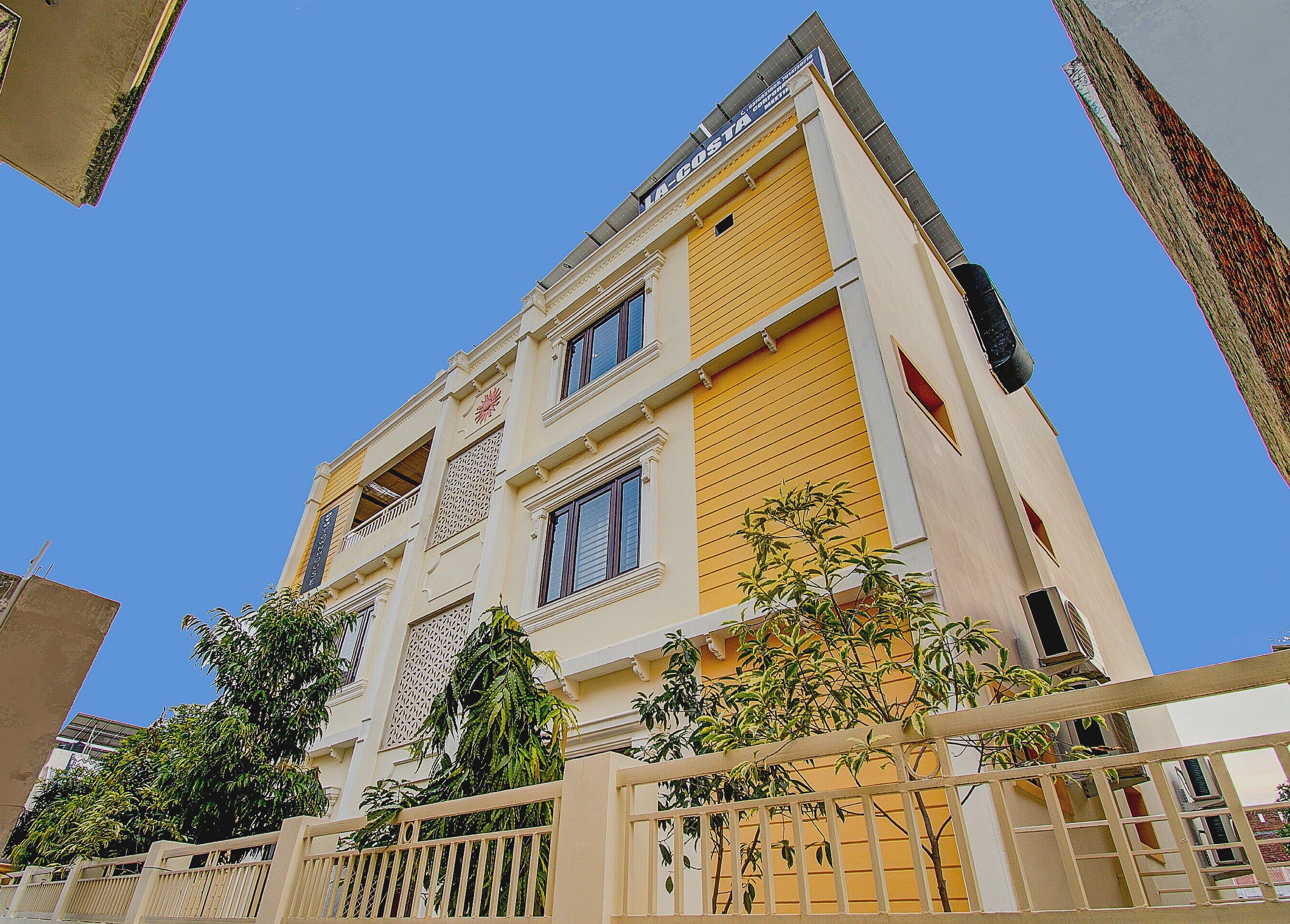 Hotel O La Costa - Tap to explore photos