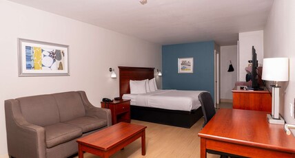Best Western Paradise Inn Room Type - 1 King Bed, Non-Smoking, Coffee Maker, Hairdryer, Continental Breakfast Best Western Paradise Inn Room Type - 1 King Bed, Non-Smoking, Coffee Maker, Hairdryer, Continental Breakfast