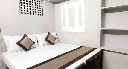 Anika Guest House Room Type - Bedroom 2 Bathroom Shared