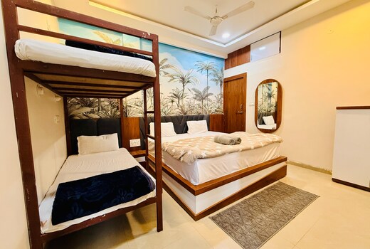 Maheshwar's Stay