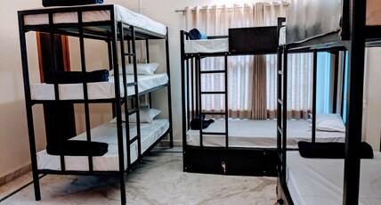 Kygo Hostels Room Type - 12 Bed Mixed Dormitory Room - Two tier