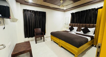 Shree Villa Guest House Room Type - STANDARD DOUBLE ROOM