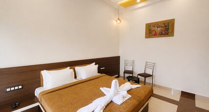 Hotel White Lotus at Ratanpur Border Room Type - Deluxe Room
