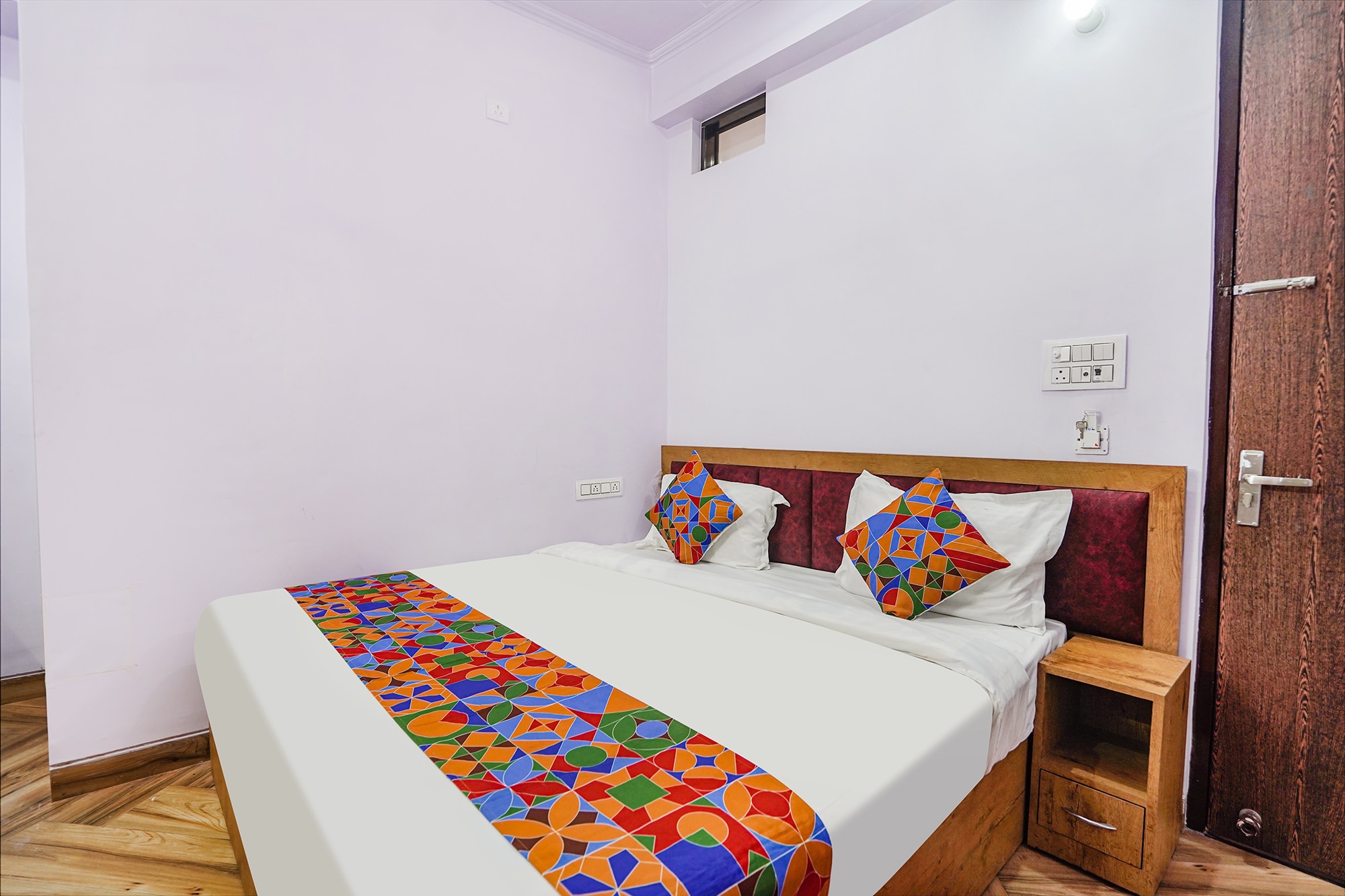 FabHotel Raghav Raj Inn - Nr. Bharat Kala Bhavan - Tap to explore photos