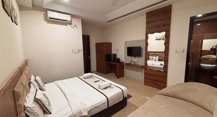 Maa Sharda Palace Room Type - Superior Deluxe