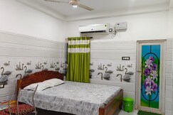 Pakhi Guest House