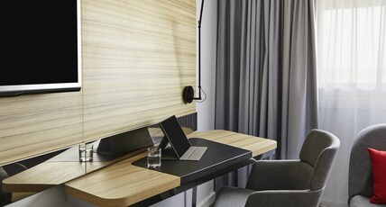 Novotel London ExCeL Room Type - Executive Premium Room with queen-size bed