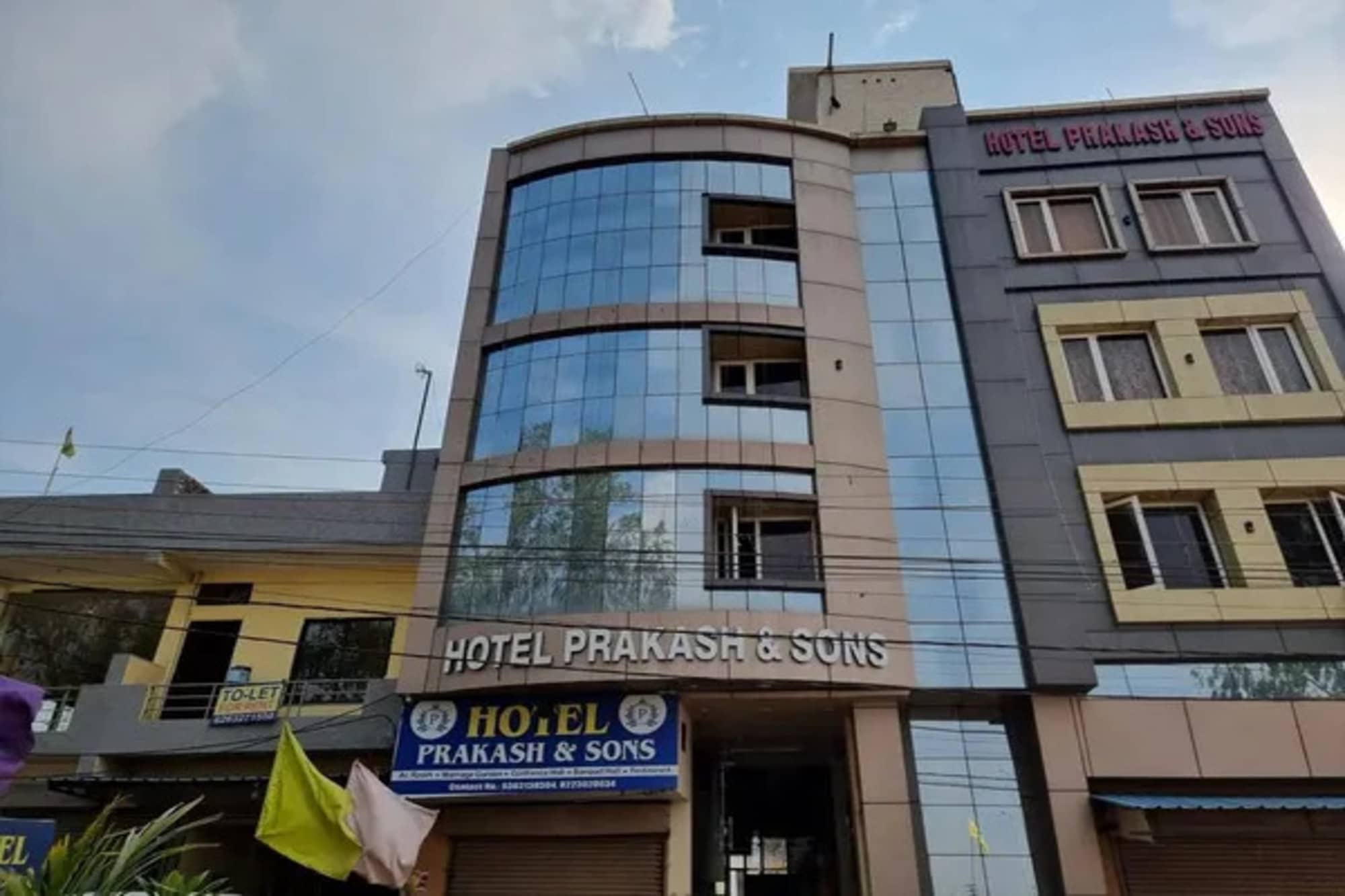 FabHotel Prakash & Sons - Tap to explore photos
