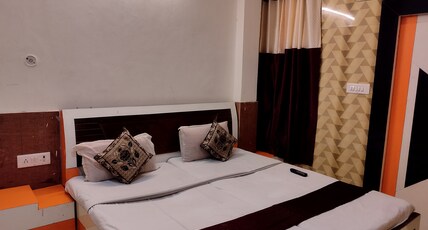 SHRADDHA HOTEL Room Type - Double Bed Room With Cooler SHRADDHA HOTEL Room Type - Double Bed Room With Cooler